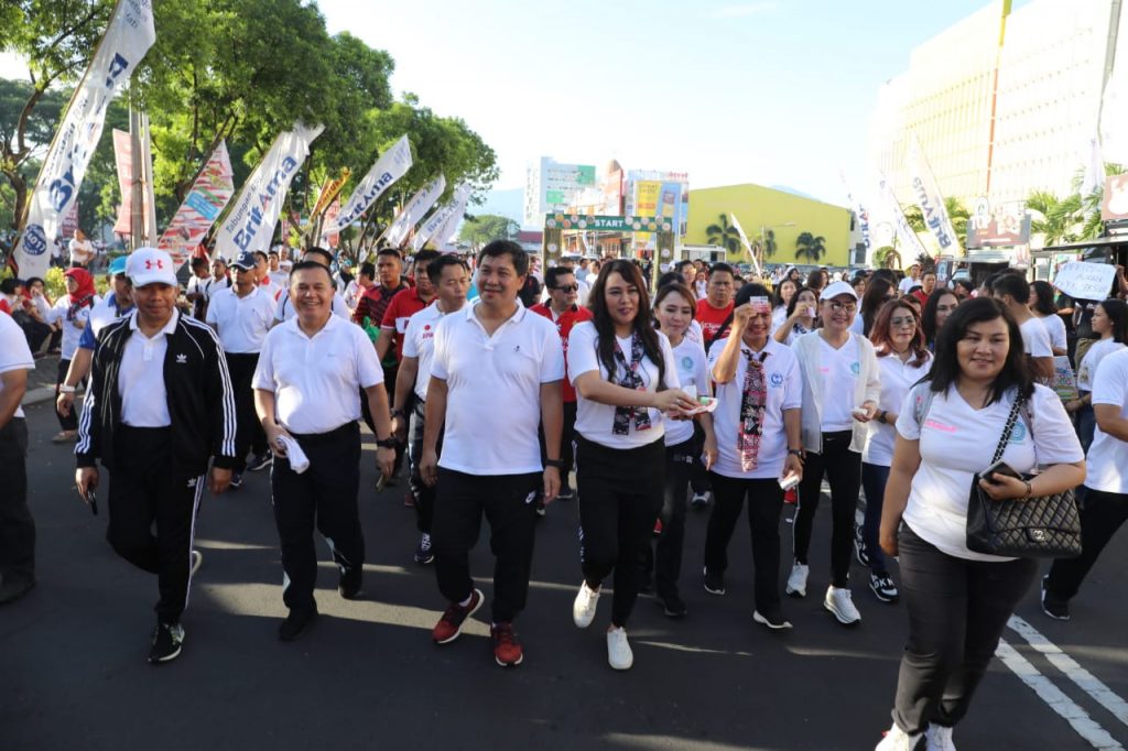Ikuti Event Jalan Sehat Keluarga, Wagub Kandouw: Ibu Sumber Inspirasi Keluarga
