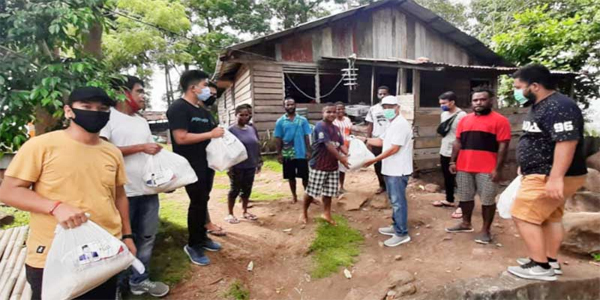 Cegah Penularan Wabah Covid-19, AIPI Manado Bagikan Bantuan untuk Mahasiswa tak Pulang Kampung