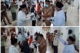 Gubernur Olly Bersama Baznas Salurkan Bantuan 1500 Paket Ramadhan di Mesjid