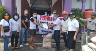 Petra Kinilow Beri Bantuan Semen Untuk Korban Banjir di Taas